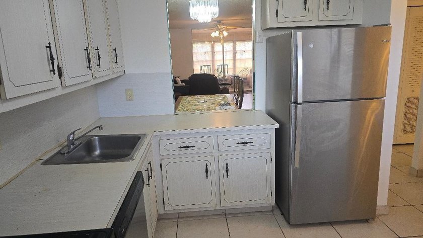 Beautiful Spacious, 1 bedroom, 1.5 bath unit with a large - photo 5