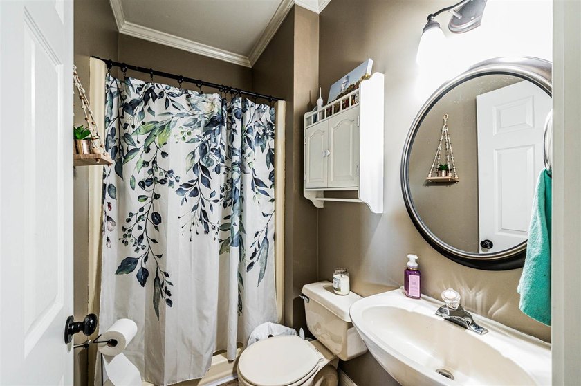 Room to live, land to use, and a setup that fits more than just - photo 16