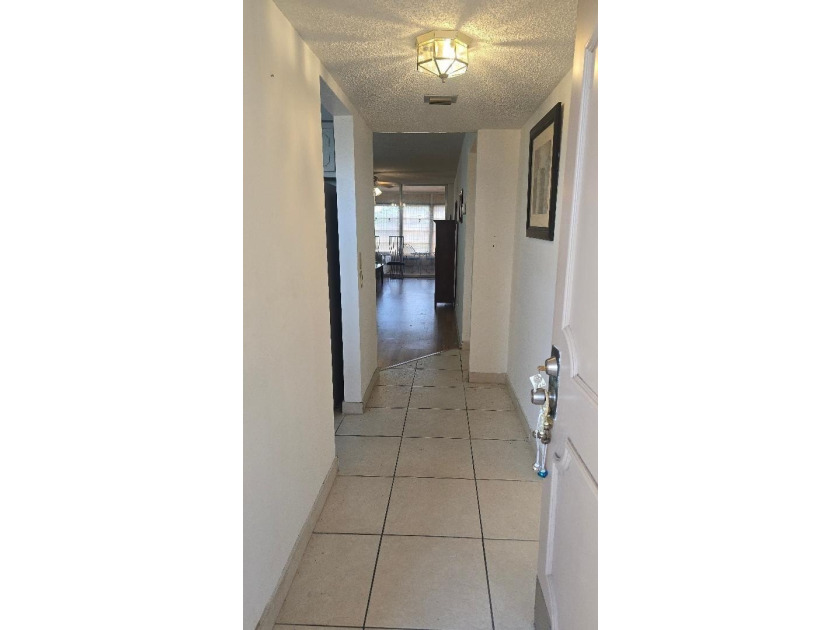 Beautiful Spacious, 1 bedroom, 1.5 bath unit with a large - photo 7