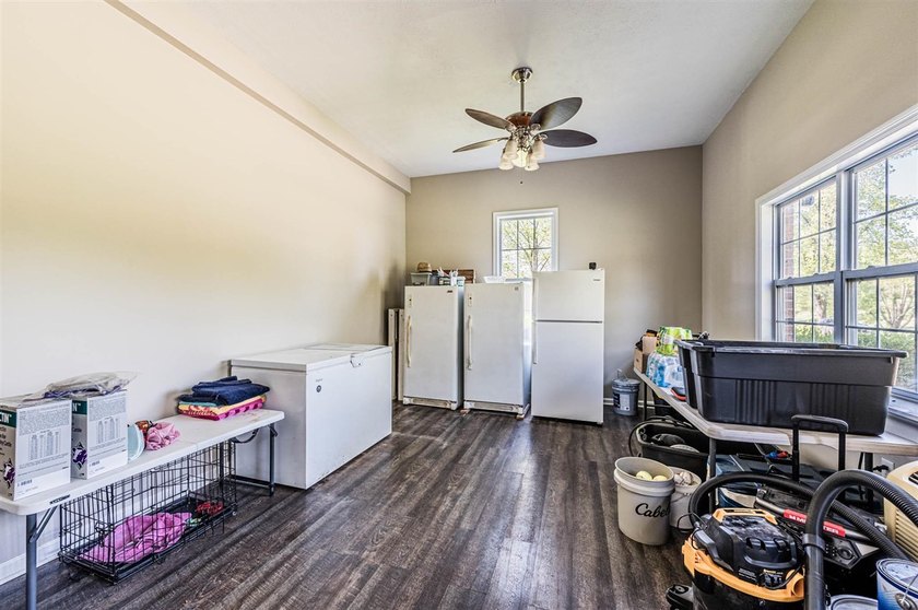 Room to live, land to use, and a setup that fits more than just - photo 20