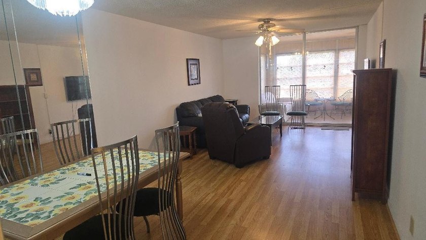 Beautiful Spacious, 1 bedroom, 1.5 bath unit with a large - photo 10