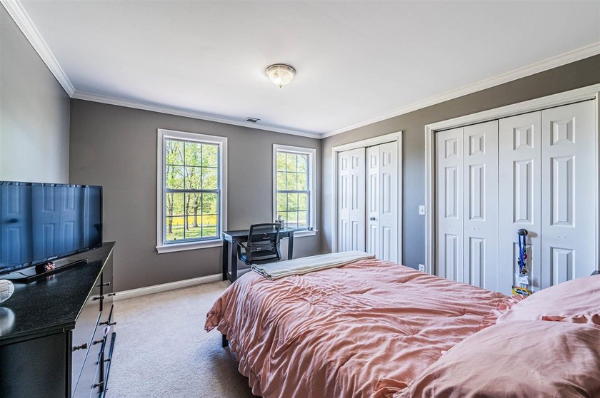 Room to live, land to use, and a setup that fits more than just - photo 25