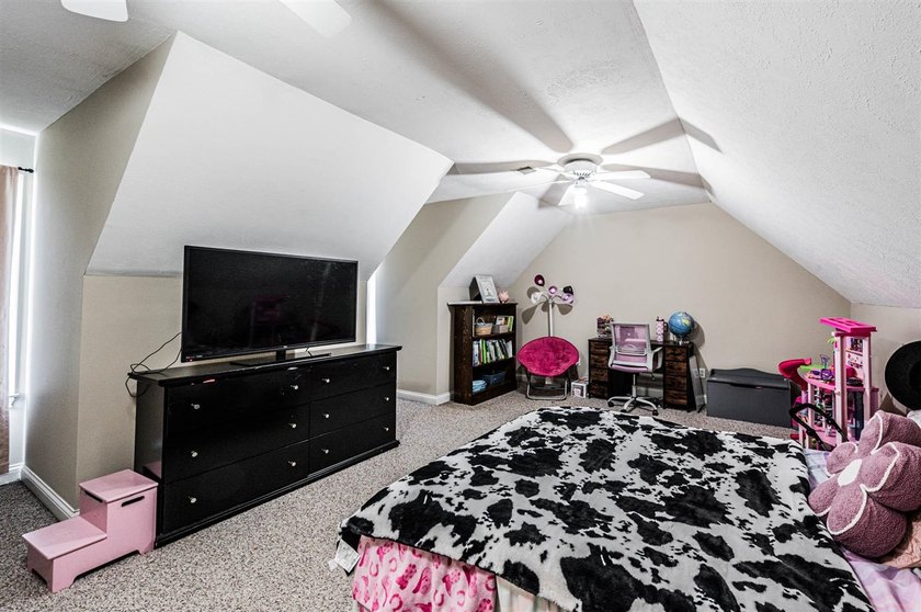 Room to live, land to use, and a setup that fits more than just - photo 28