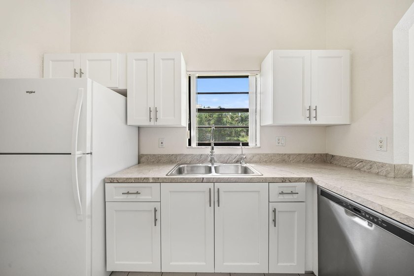Experience the freedom of country living without sacrificing - photo 11
