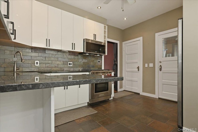 STOP THE CAR! Don't Miss out on this amazing 3 BR 1.5 Bath - photo 14