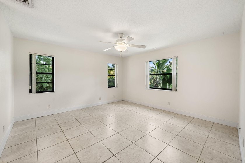 Experience the freedom of country living without sacrificing - photo 18