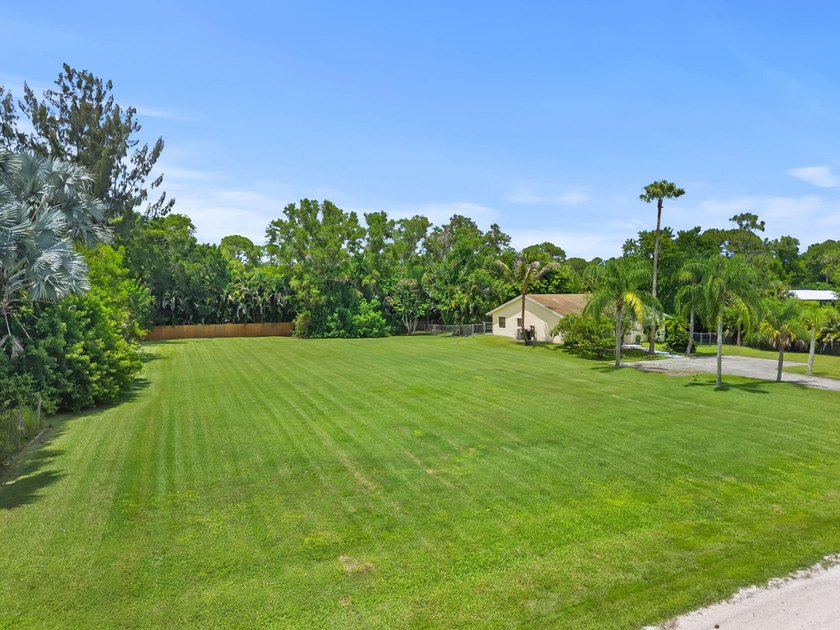 Experience the freedom of country living without sacrificing - photo 25