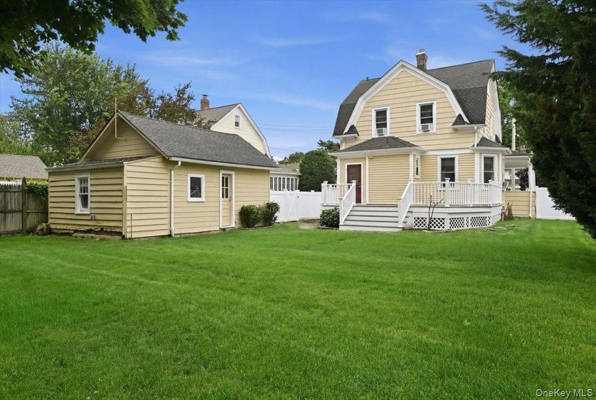 STOP THE CAR! Don't Miss out on this amazing 3 BR 1.5 Bath - photo 32