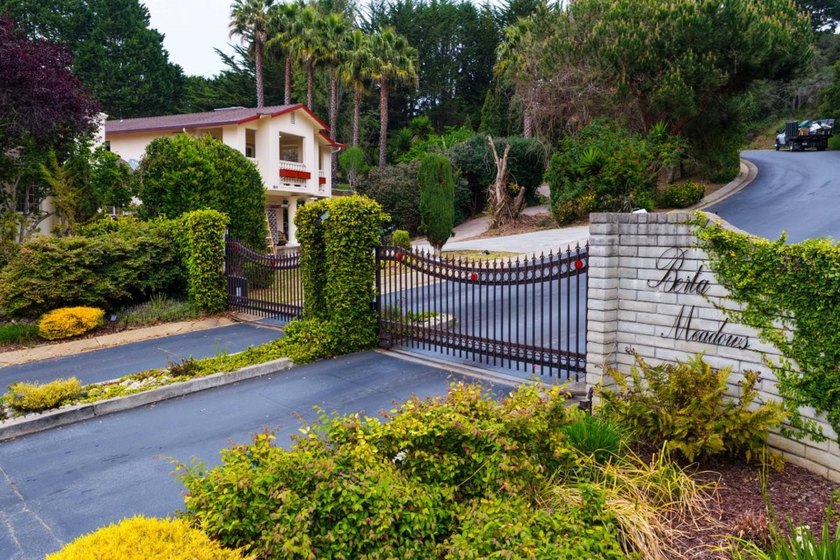 Welcome to this spacious 3-bedroom, 3-bathroom home located in - photo 5
