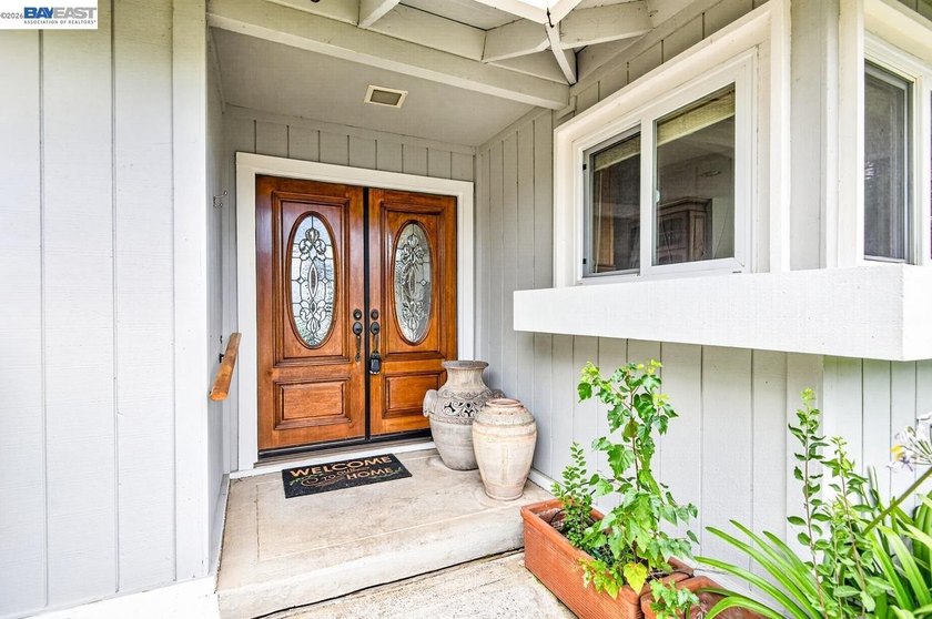 Contemporary Living on the Fairway at Crow Canyon Country Club! - photo 6