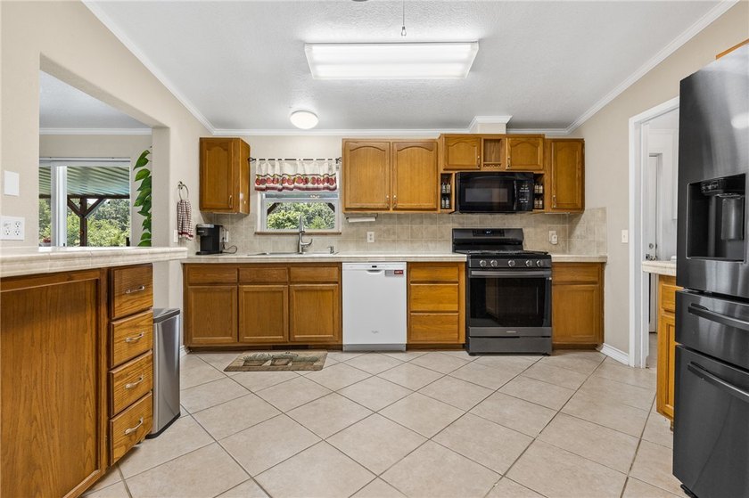 This one is a gem!! 4.92 m/l acres, 1,680 sqft 3 bedroom 2 - photo 11