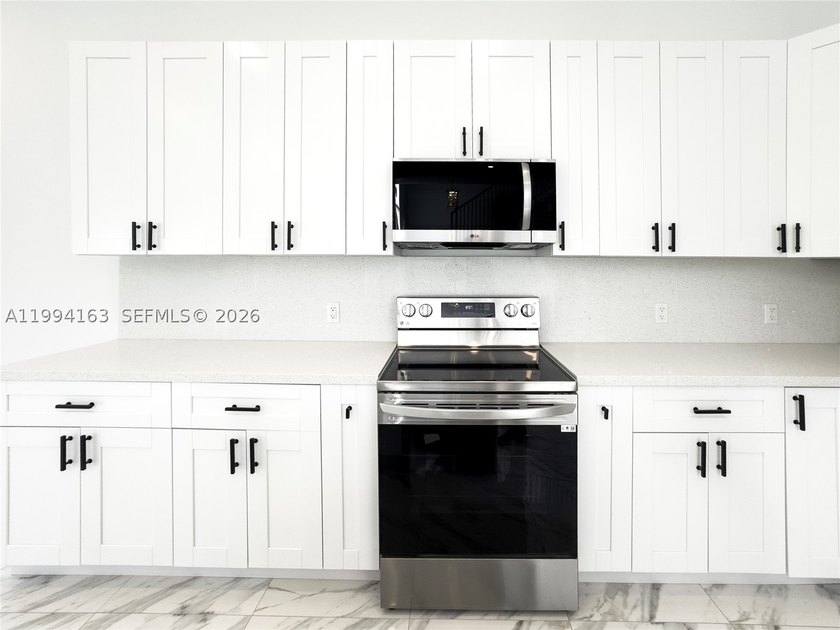 **NEW CONSTRUCTION** Stunning Brand-New 4Bedroom, 3Bathroom Home - photo 18