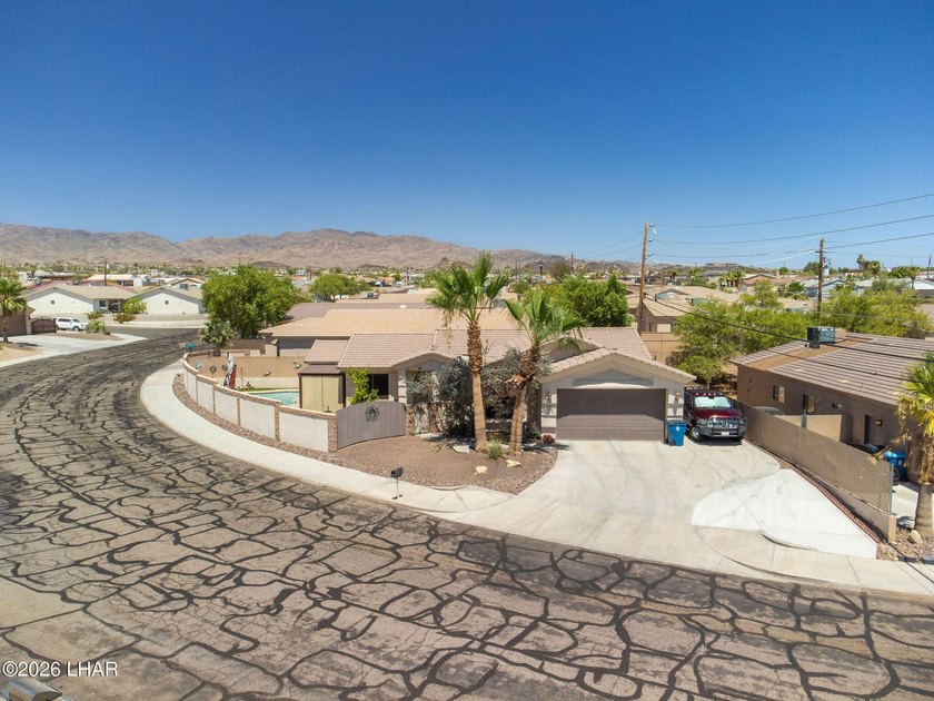 Discover this stunning 3-bedroom, 3-bathroom pool home perfectly - photo 9