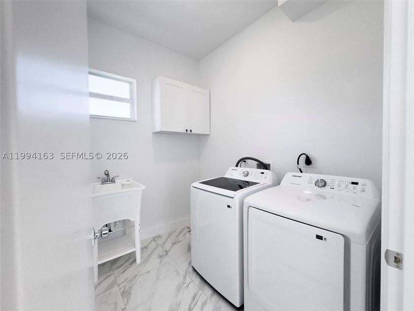 **NEW CONSTRUCTION** Stunning Brand-New 4Bedroom, 3Bathroom Home - photo 34