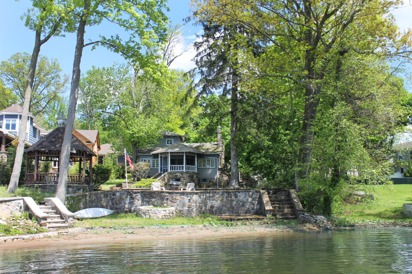 Sandy beach with super easy access to the water. - photo 5