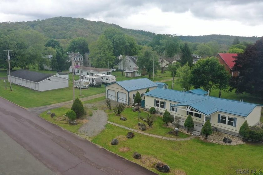 Discover the charm of mountain living in the picturesque borough - photo 7