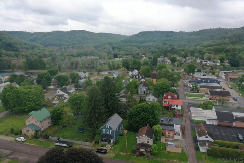 Discover the charm of mountain living in the picturesque borough - photo 9