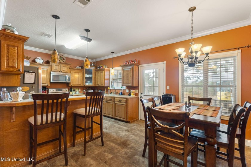 Charming 3-bedroom, 2-bath home situated on a spacious 0.82-acre - photo 11