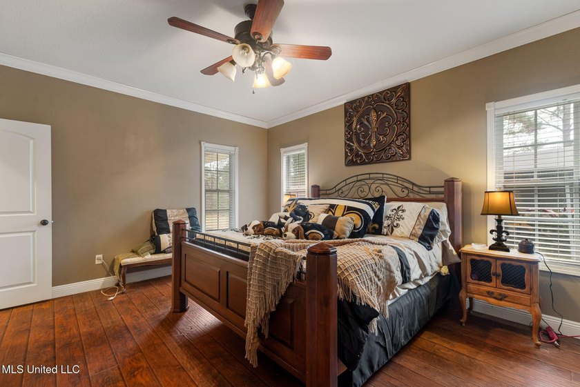 Charming 3-bedroom, 2-bath home situated on a spacious 0.82-acre - photo 15