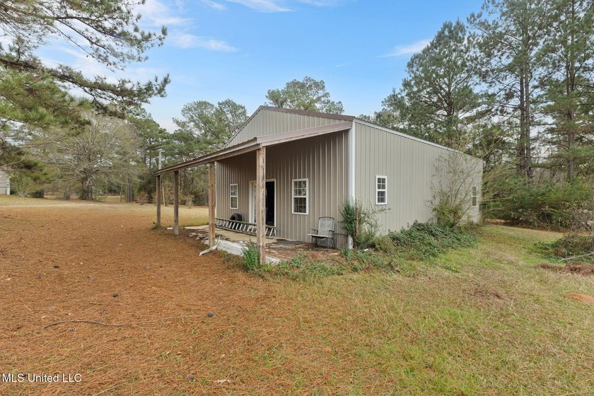 Charming 3-bedroom, 2-bath home situated on a spacious 0.82-acre - photo 25