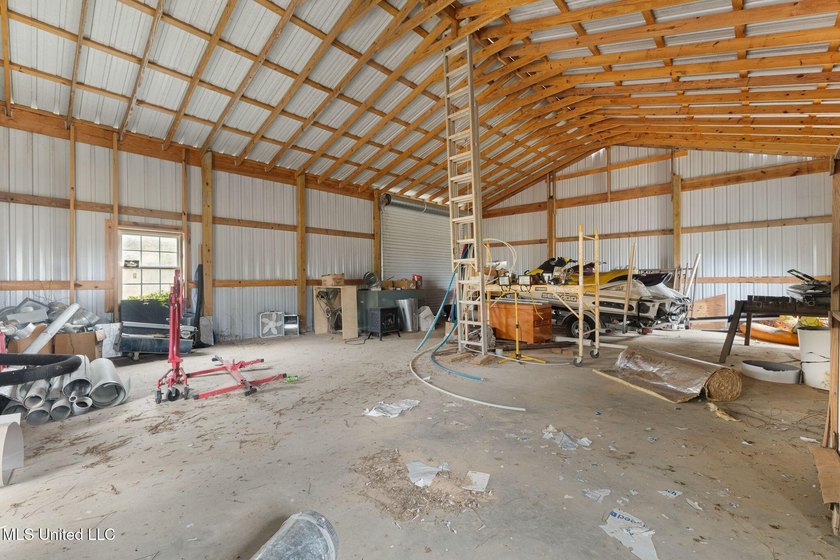 Charming 3-bedroom, 2-bath home situated on a spacious 0.82-acre - photo 27