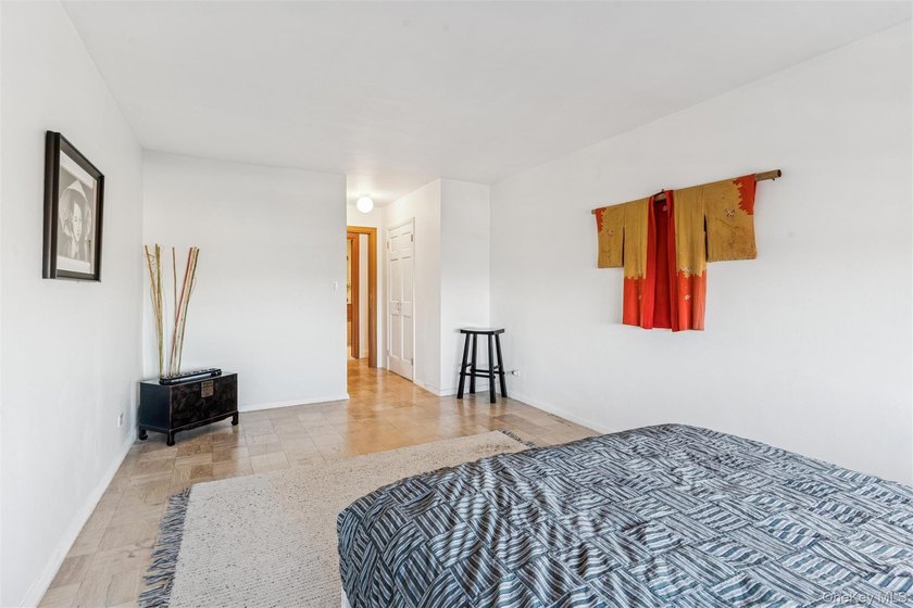 Experience luxury living in this rarely available 23rd-floor *E* - photo 14