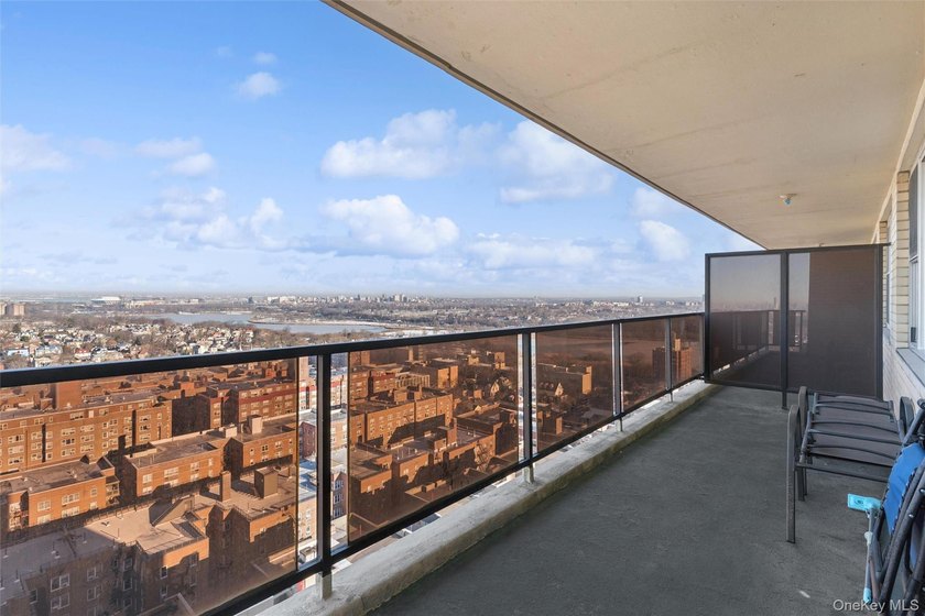 Experience luxury living in this rarely available 23rd-floor *E* - photo 15