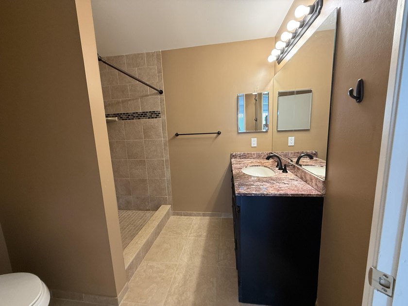Charming 2BR/2.5BA townhome in the highly sought-after Riverwalk - photo 21