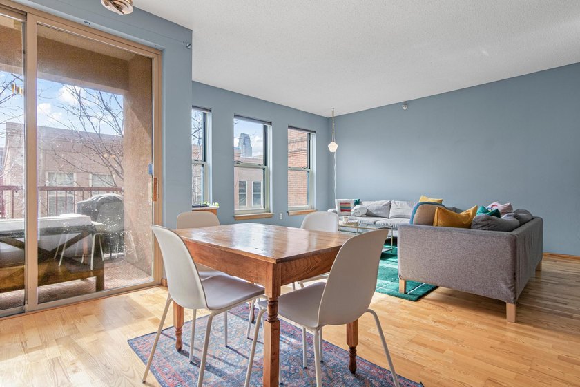 Experience elevated North Loop living in this stunning top-floor - photo 3