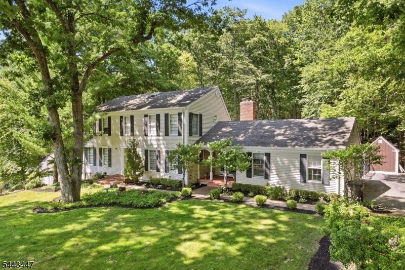 Welcome to this custom built center hall colonial located in the - photo 3