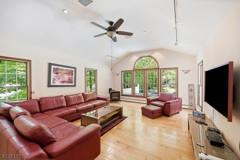 Welcome to this custom built center hall colonial located in the - photo 10