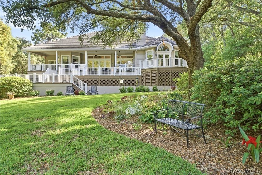 Opportunity awaits with the layout of this home. The main living - photo 11
