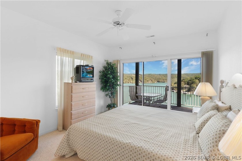 We invite you to take a look at this new listing here in Oak - photo 12