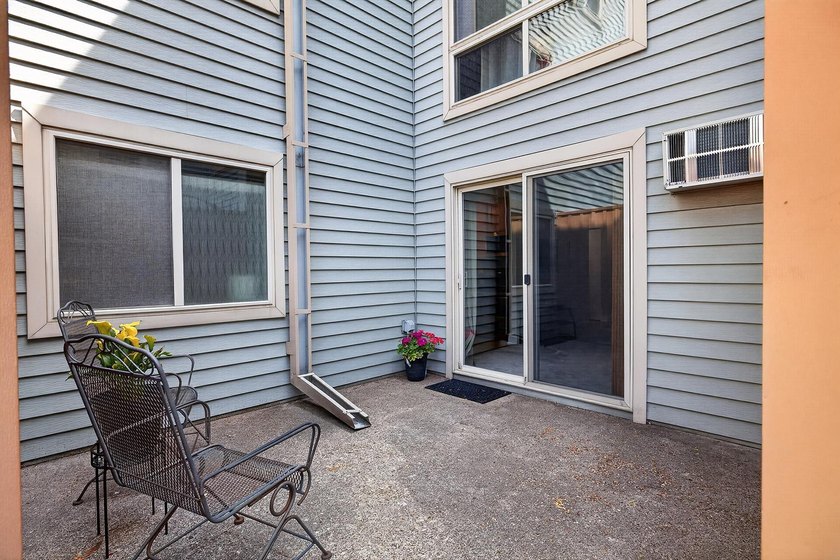 Adorable main floor studio condo in the heart of Uptown - photo 12