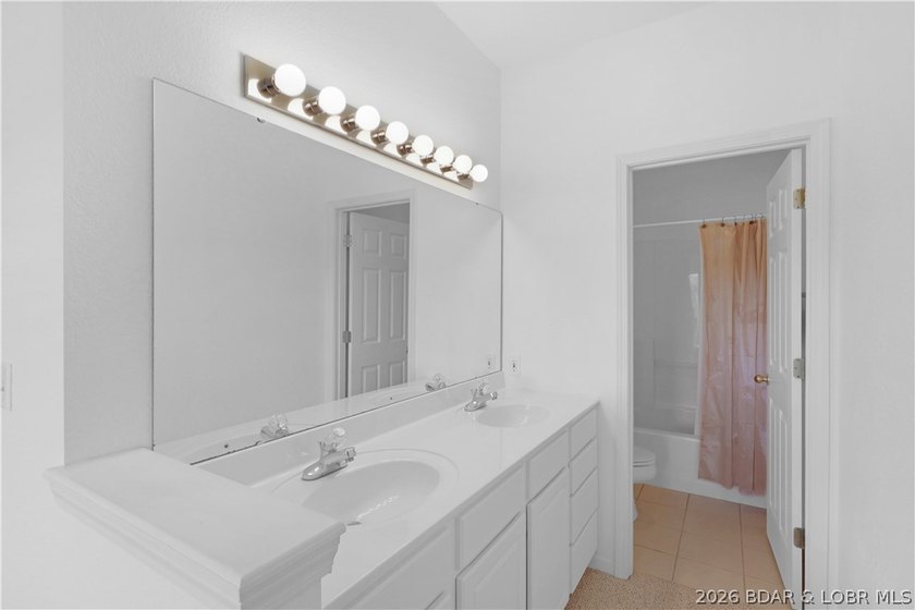 We invite you to take a look at this new listing here in Oak - photo 14