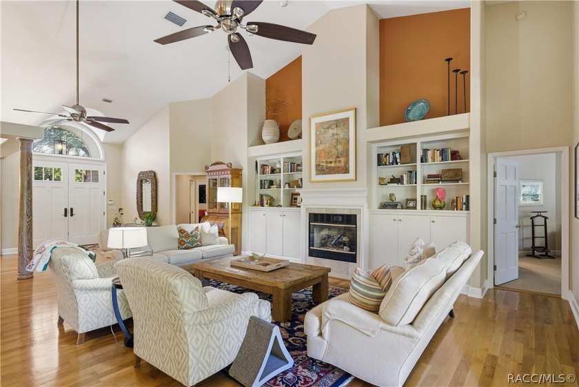 Opportunity awaits with the layout of this home. The main living - photo 21