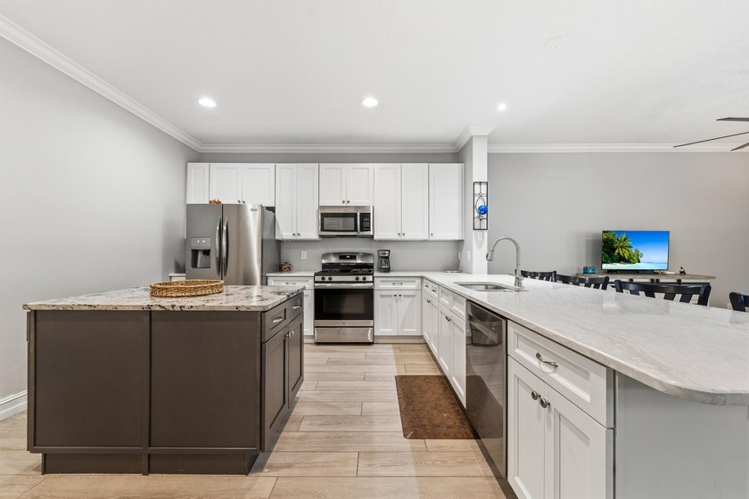 Beautifully maintained and loaded with upgrades, this 3-bedroom - photo 6