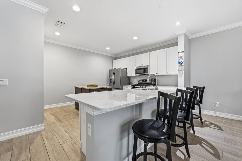 Beautifully maintained and loaded with upgrades, this 3-bedroom - photo 9
