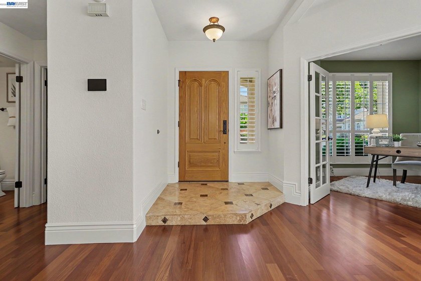 Gated community in prime location. EZ access to community - photo 3
