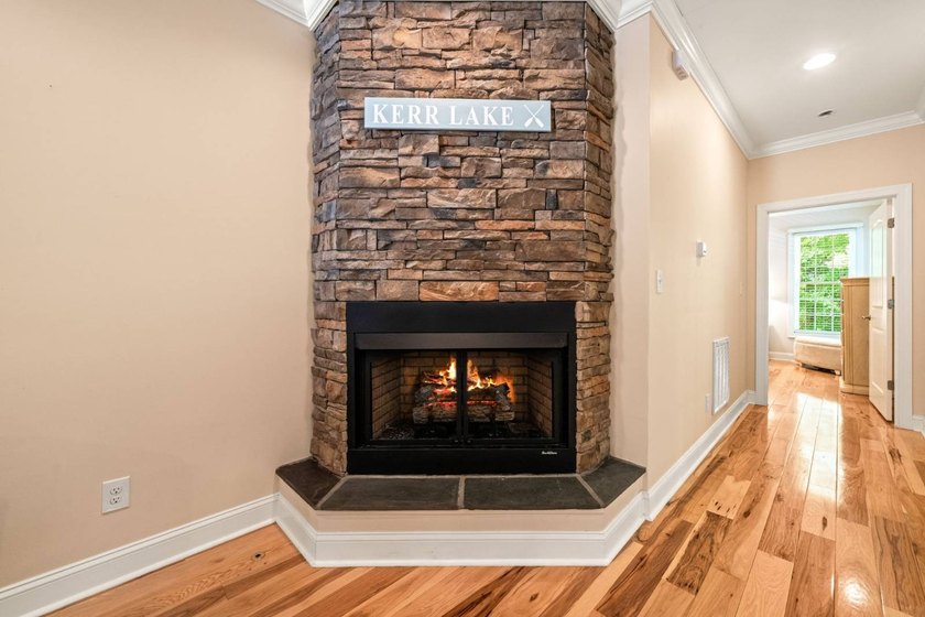 Set in sought-after Merifield Acres, this custom contemporary - photo 3