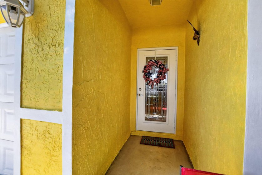 3 Bedroom 2 1/2 bath single family home. Vaulted ceilings - photo 4