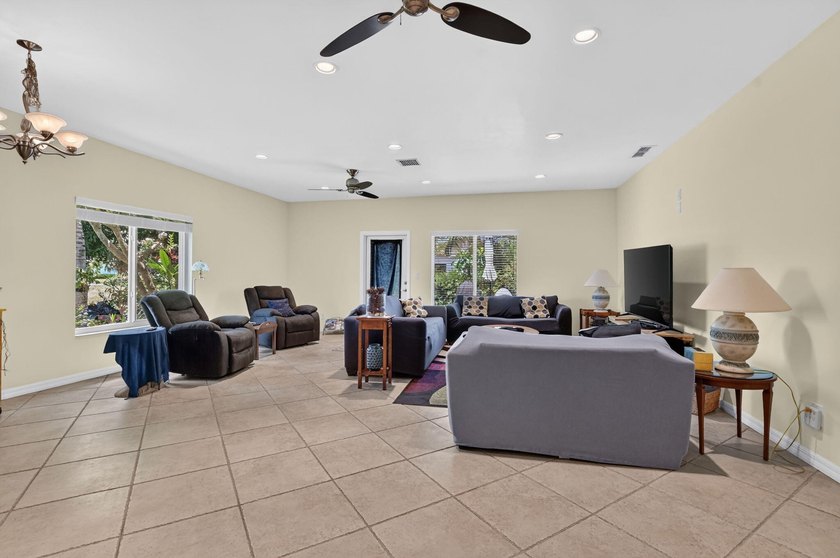 3 Bedroom 2 1/2 bath single family home. Vaulted ceilings - photo 10