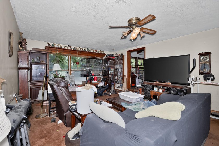 roperty located on more than 27.000SqFt of land next to Lake - photo 3