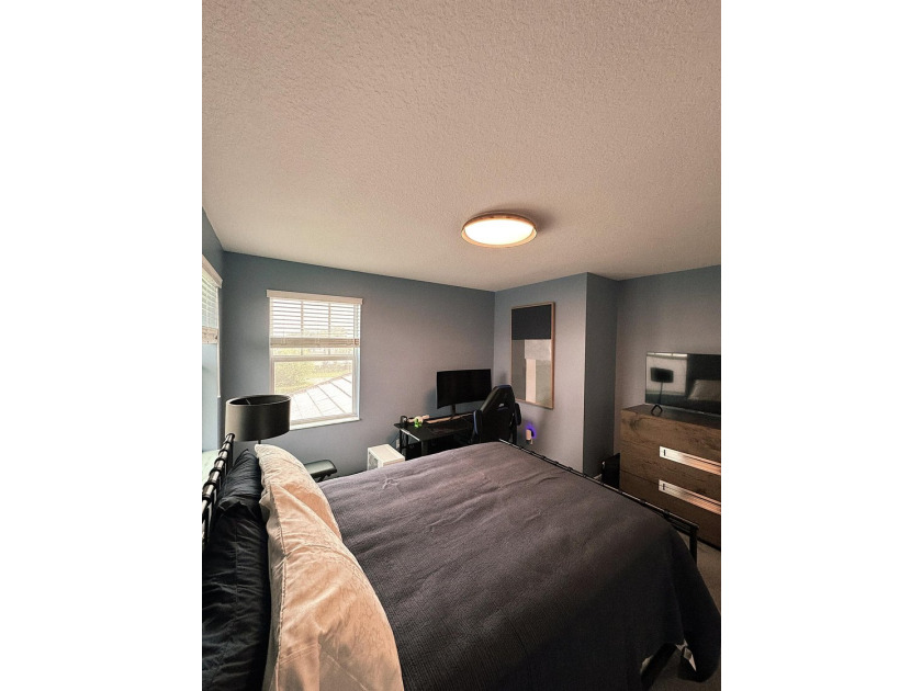 Welcome to this beautifully maintained two-story waterfront home - photo 16