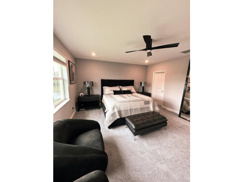Welcome to this beautifully maintained two-story waterfront home - photo 23