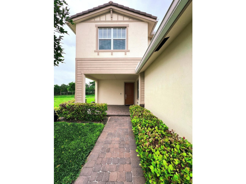 Welcome to this beautifully maintained two-story waterfront home - photo 29