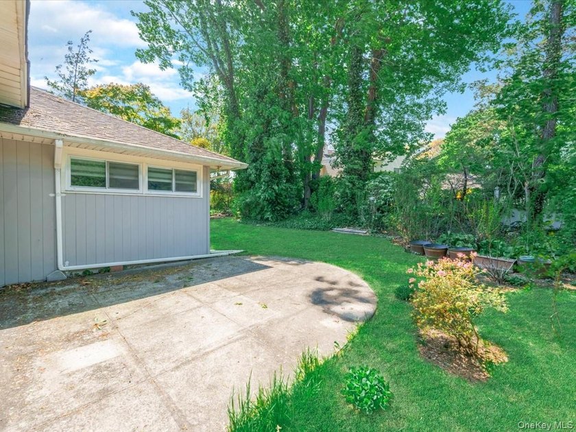 Welcome to this fully renovated ranch-style residence in the - photo 30