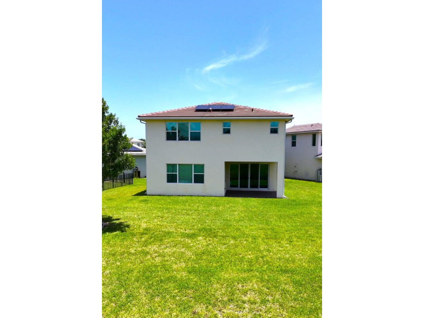 Welcome to this beautifully maintained two-story waterfront home - photo 32