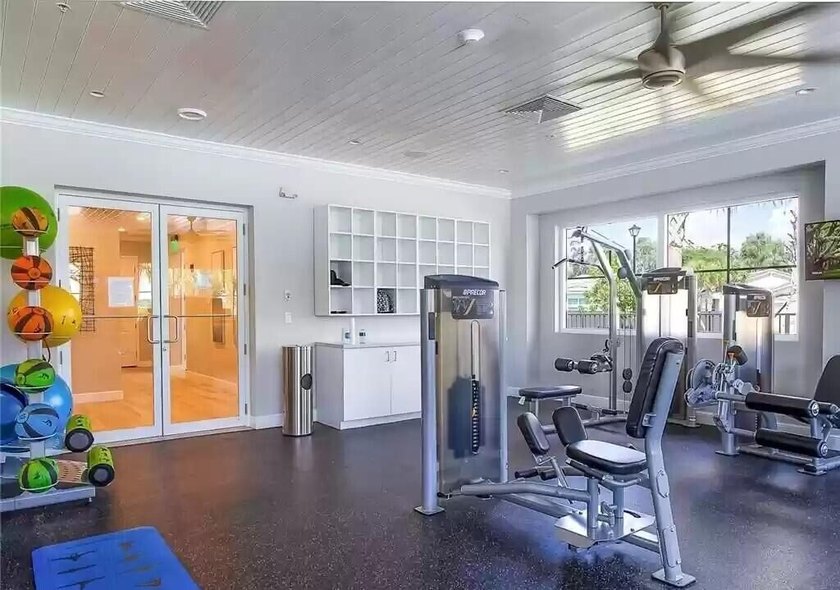 Welcome to this beautifully maintained two-story waterfront home - photo 37