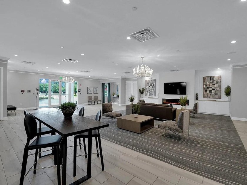 Welcome to this beautifully maintained two-story waterfront home - photo 40